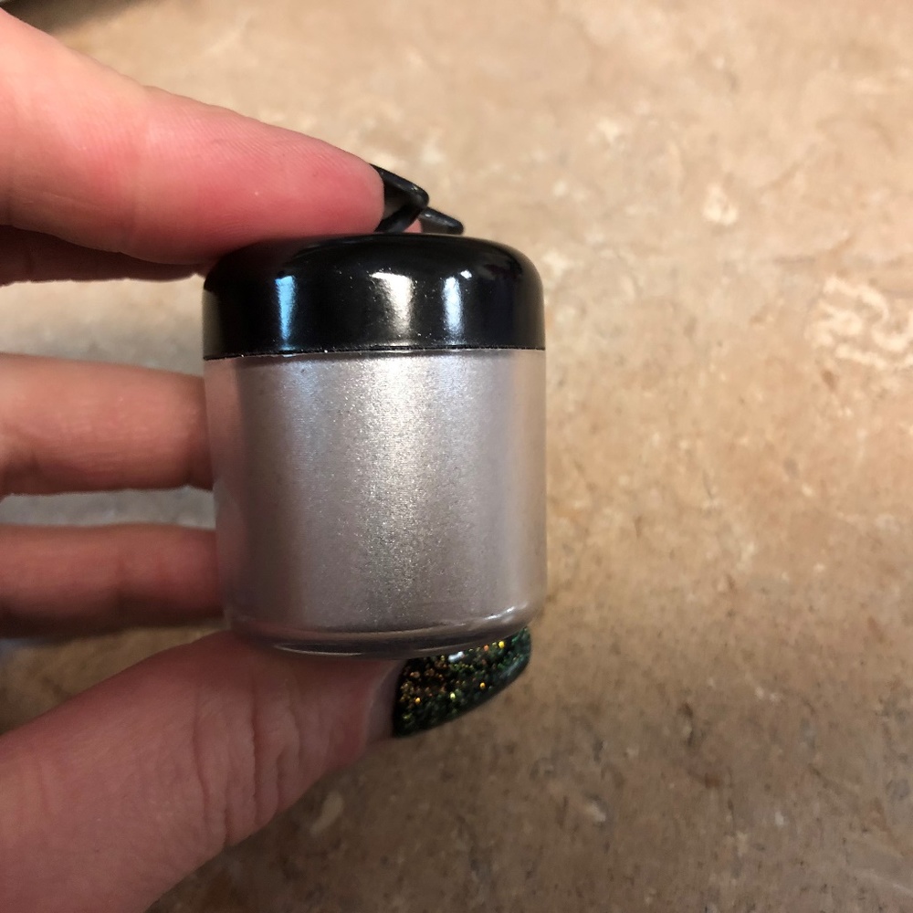 Mac Silver fog pigment shadow